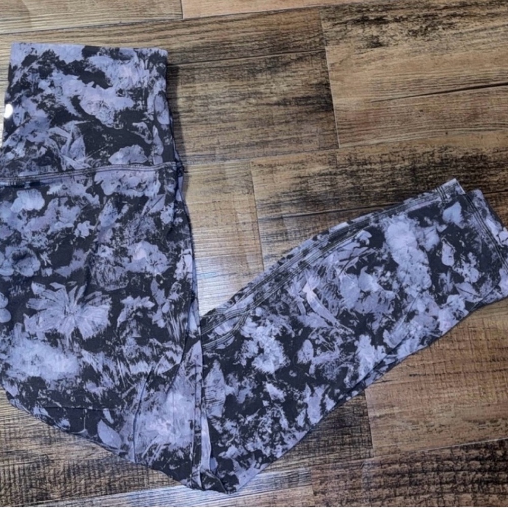 lululemon athletica align leggings! Size 8. 25” inseam